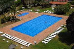 hiszpania costa brava surf mar hotel basen glowny