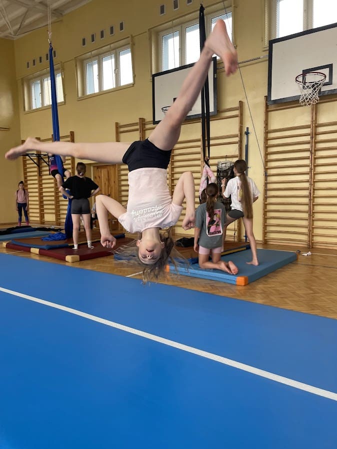 Acro Camp - wakacyjny obóz akrobatyki naziemnej w Łebie