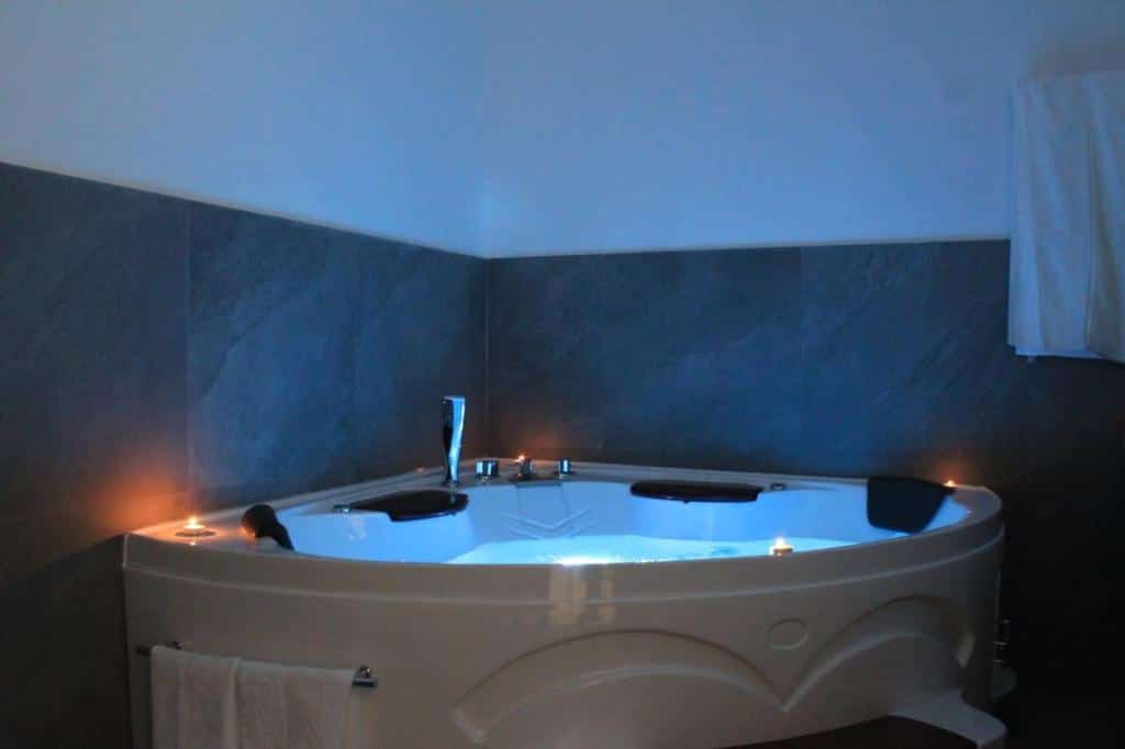 Hotel-Carlone-jacuzzi